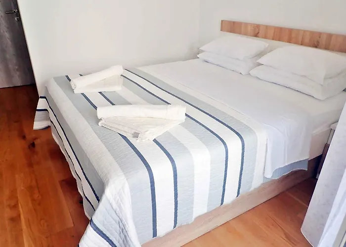 In 40484 Jasenice (Zadar)